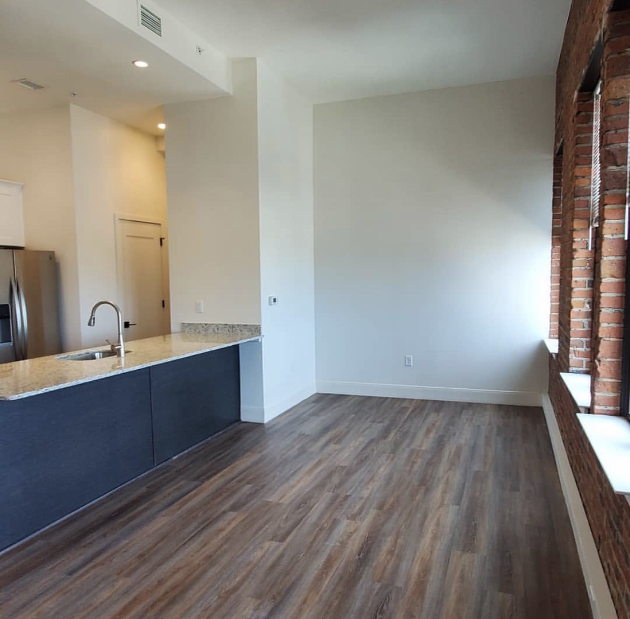 Apartment with counter