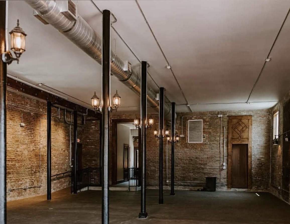 Empty room with lighting and concrete floors